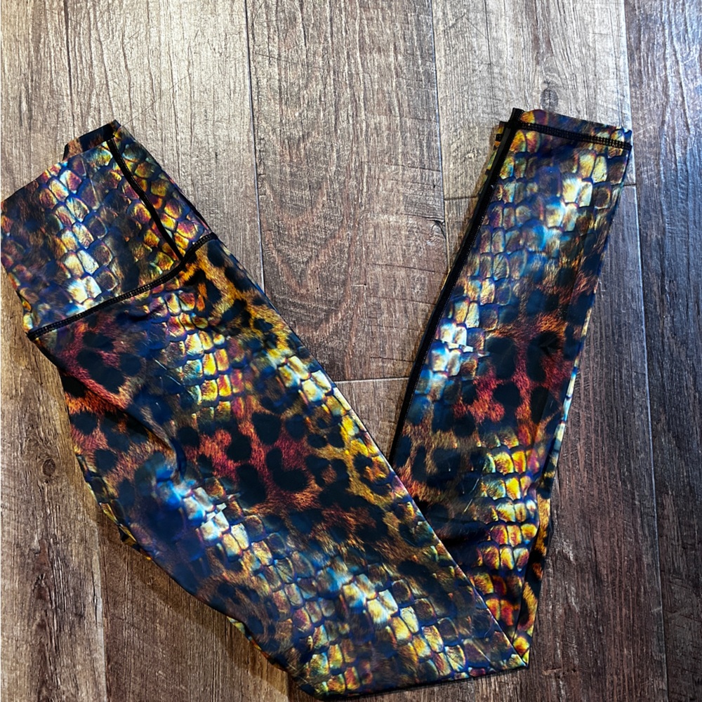 Yoga Democracy snake skin/fish scale iridescent leggings